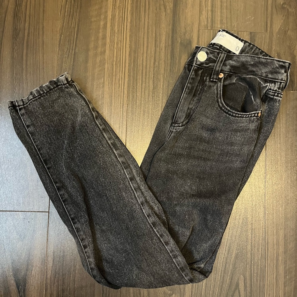 black mom jeans